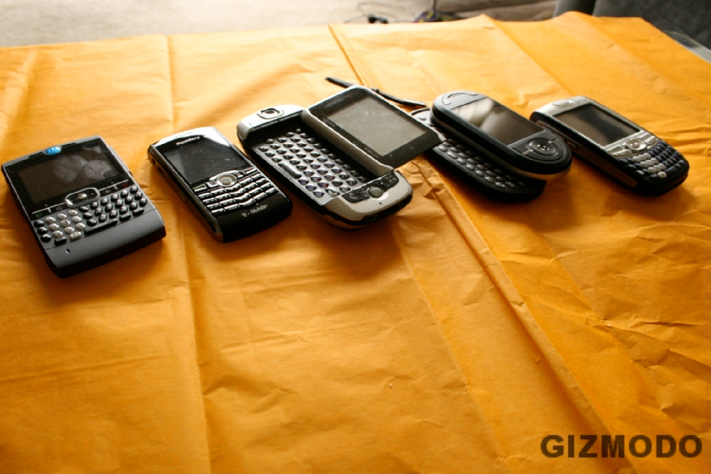 Illustration for article titled Sizemodo: Helio Ocean vs. Everything (including iPhone)